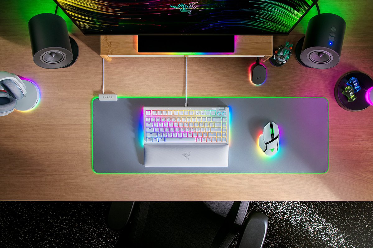 Razer BlackWidow V4 75% Mechanical Gaming Keyboard - White RZ03-05001700-R3M1