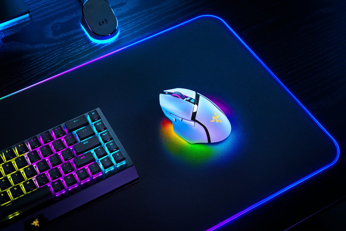 Razer Basilisk V3 Pro White Edition - Ergonomic Wireless Gaming Mouse RZ01-04620200-R3A1